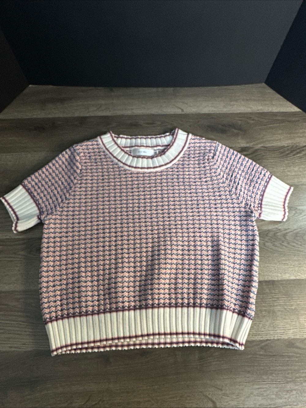 Short-Sleeve Pink Knit Crop Top with Cream Trim